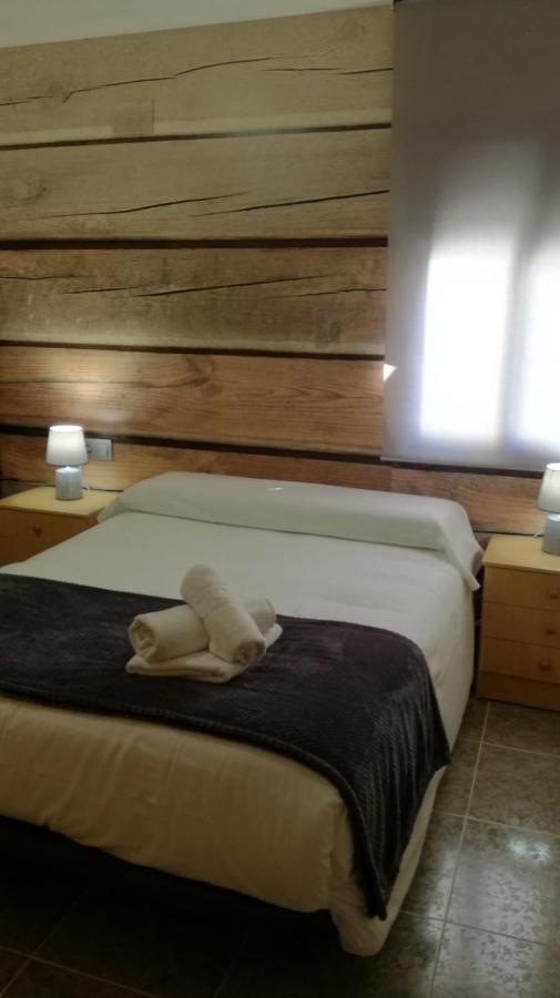 Apartamentos Los Robles อัลกาลา เดล ฆูการ์ ภายนอก รูปภาพ