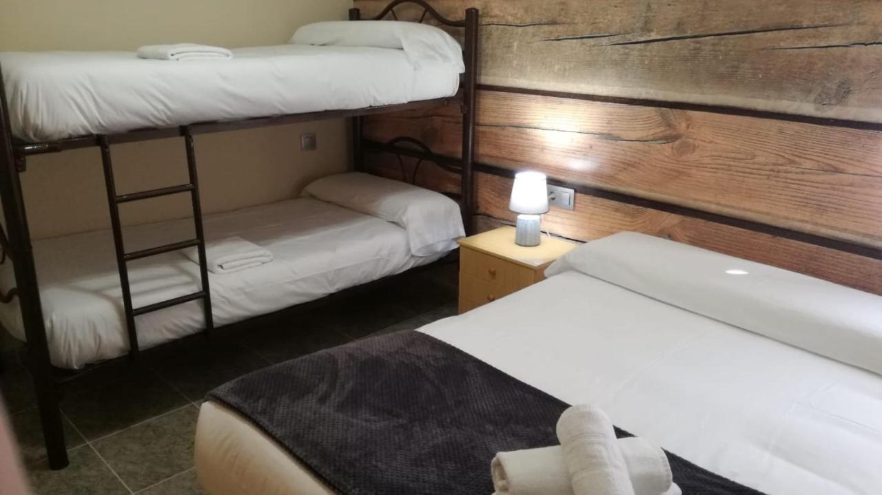 Apartamentos Los Robles อัลกาลา เดล ฆูการ์ ภายนอก รูปภาพ