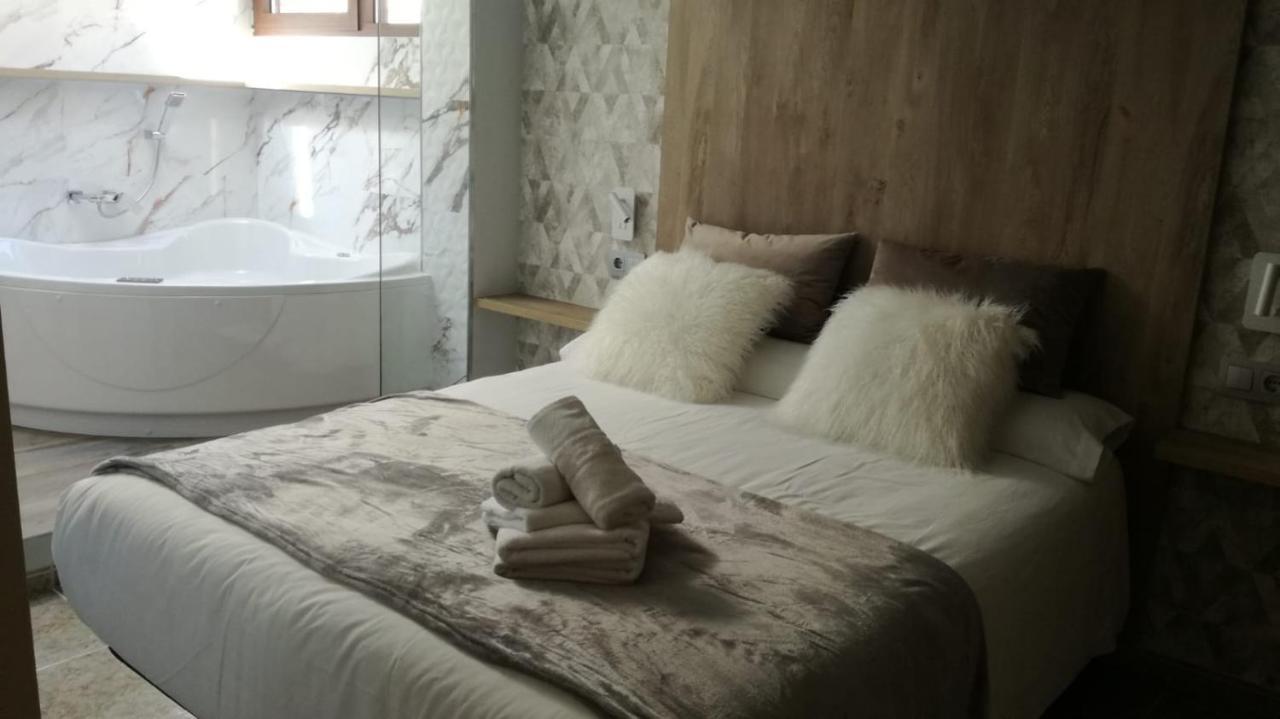 Apartamentos Los Robles อัลกาลา เดล ฆูการ์ ภายนอก รูปภาพ