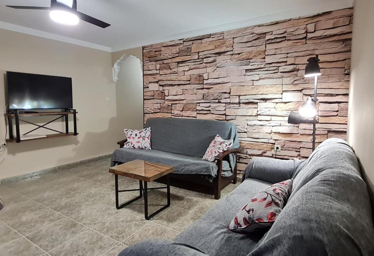 Apartamentos Los Robles อัลกาลา เดล ฆูการ์ ภายนอก รูปภาพ