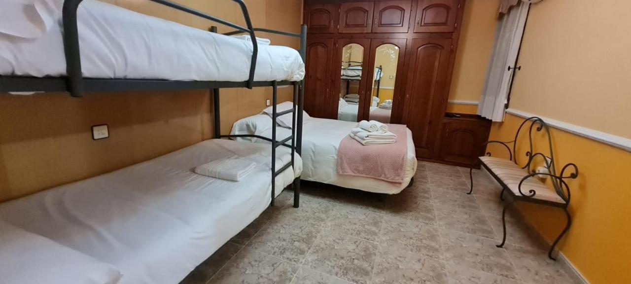 Apartamentos Los Robles อัลกาลา เดล ฆูการ์ ภายนอก รูปภาพ