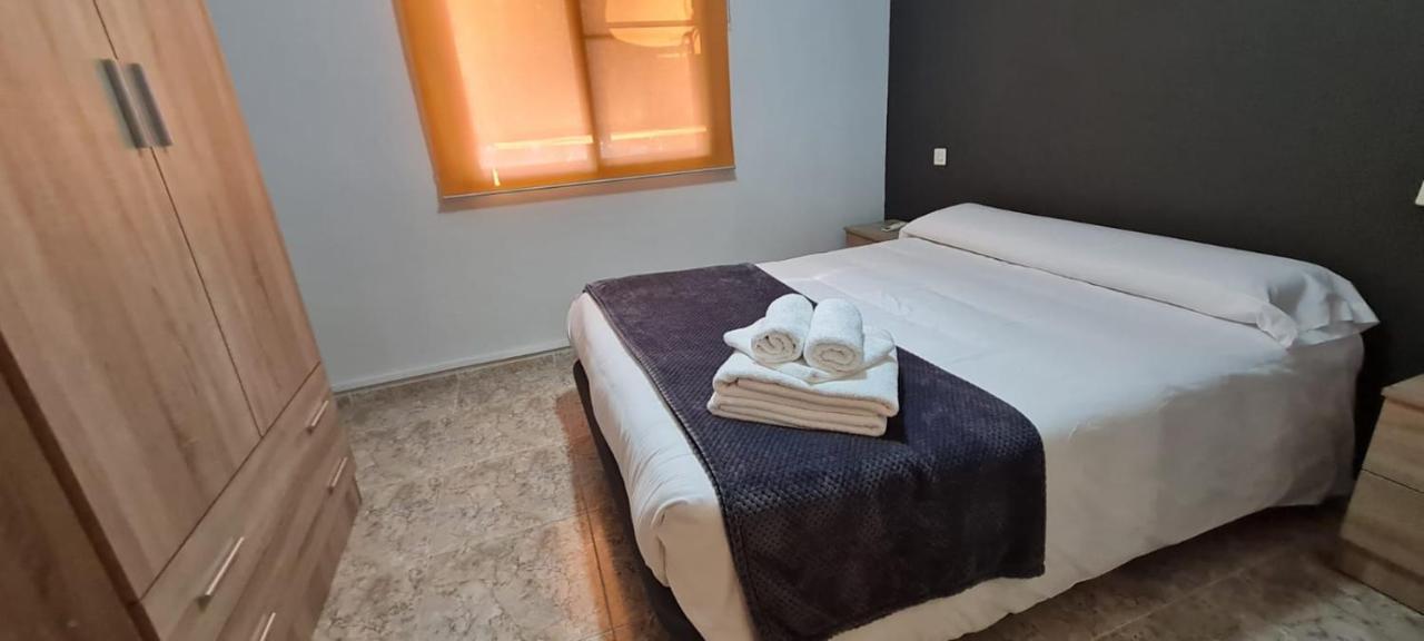 Apartamentos Los Robles อัลกาลา เดล ฆูการ์ ภายนอก รูปภาพ