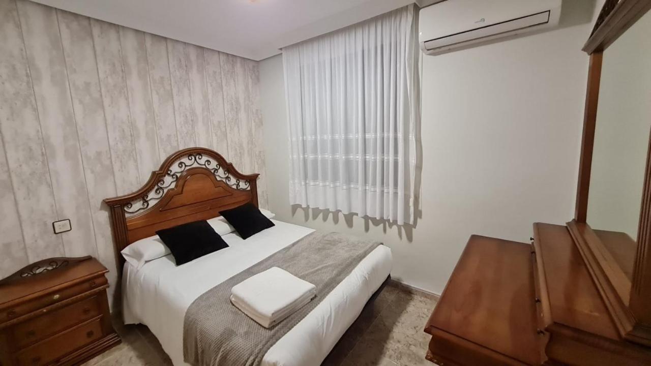 Apartamentos Los Robles อัลกาลา เดล ฆูการ์ ภายนอก รูปภาพ